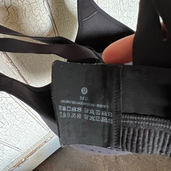 Lululemon air support sports bra 36D - Picture 3 of 4